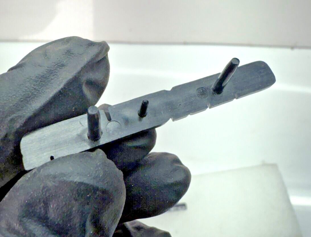 (1) NOS 1982 - 1989 Chrysler Fifth Avenue DASH EMBLEM 83 84 85 86 87 88 B32-152