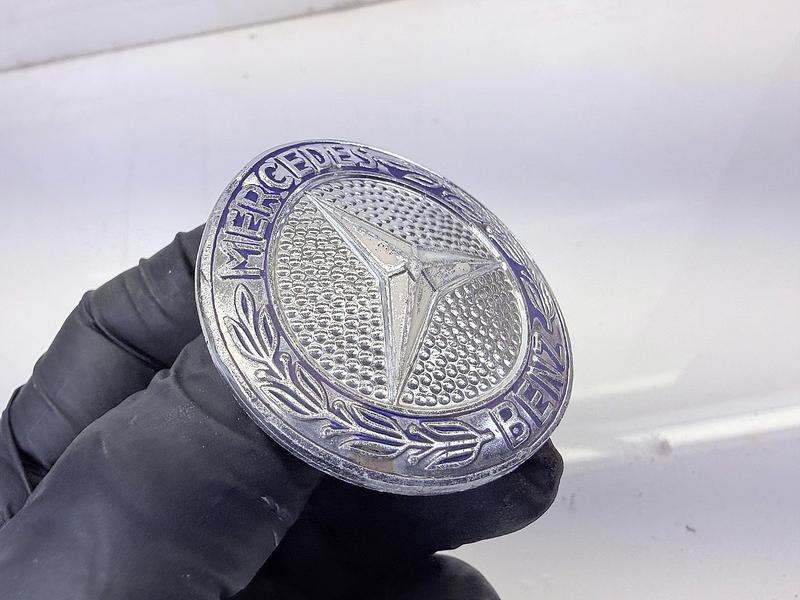 OEM Mercedes Benz W111 W112 Model 108 109 Front Rad. Grill Emblem Badge E8-107