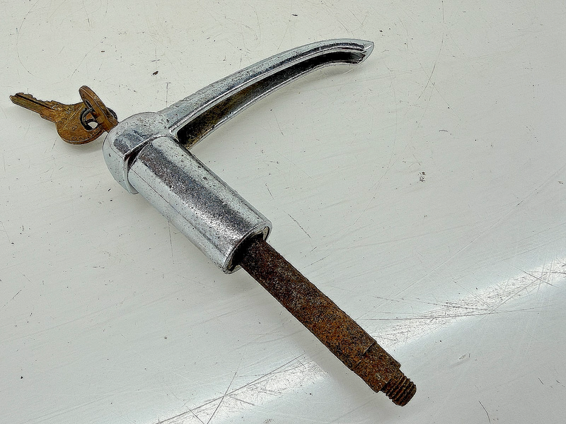 Vintage 1930s 1940s Buick Deck Lid Trunk Handle w/ Key Lock GM C34-32