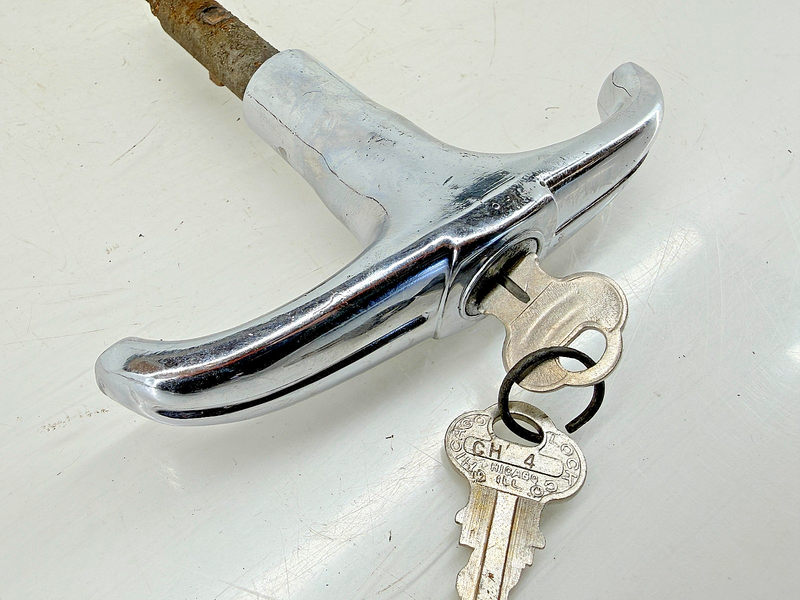 Vintage OEM GM 1946 1947 1948 Oldsmobile Trunk Handle w/ Keys C67-14