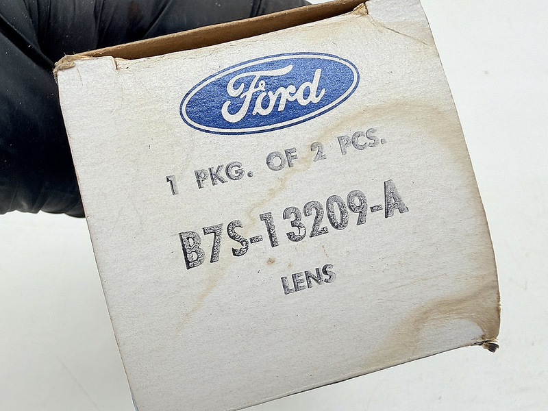 NOS 1957 FORD THUNDERBIRD PARKING LIGHT LENS RH LH PAIR B7S-13209-A C77-18
