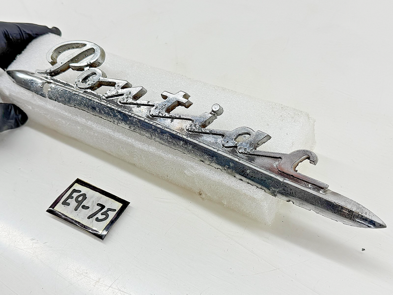 RARE OEM 1951 1952 Pontiac Emblem Script Nameplate 511997 51 52 E9-75