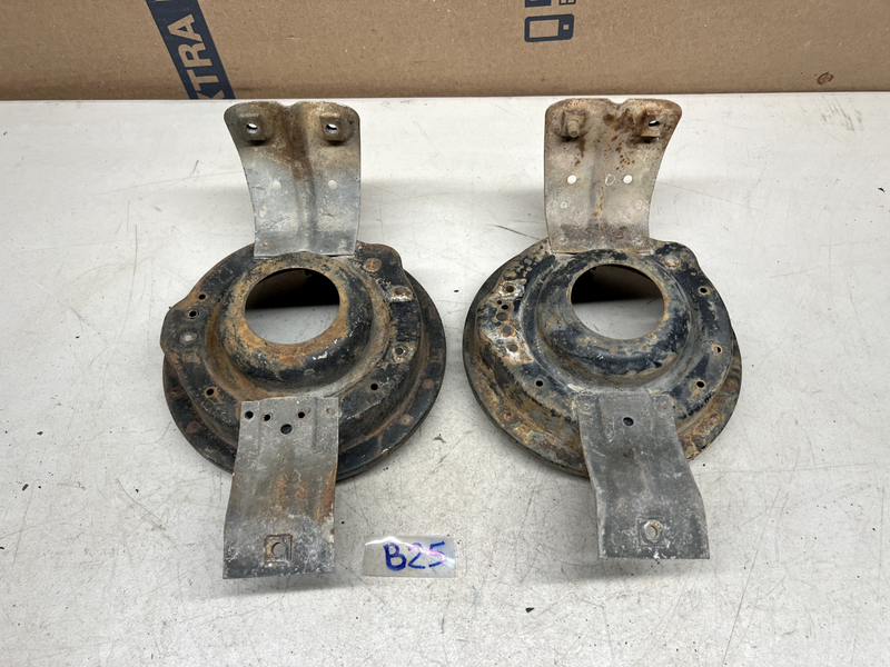 1960 GM Impala BelAir Biscayne Headlight Bucket Mounting Bracket El Camino B25-4