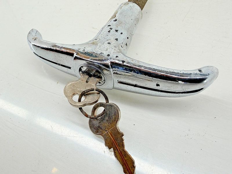 Vintage OEM GM 1946 1947 1948 Oldsmobile Trunk Handle w/ Keys C67-19