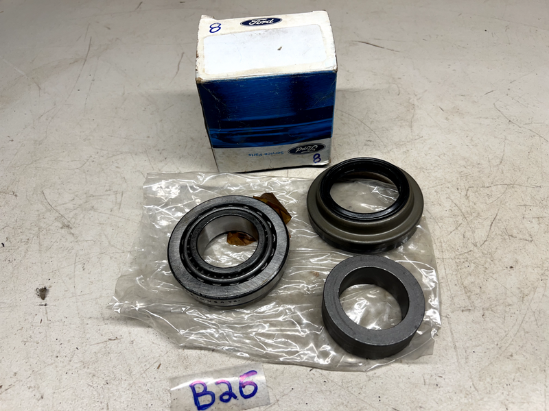 NOS ORIGINAL FORD WHEEL BEARING KIT D4AZ-1225-A  8589E150 B26-8