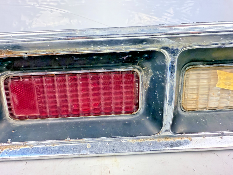 OEM 1968 CHEVY CAMARO LEFT DRIVER SIDE TAIL LIGHT 5959943 LH B20-3
