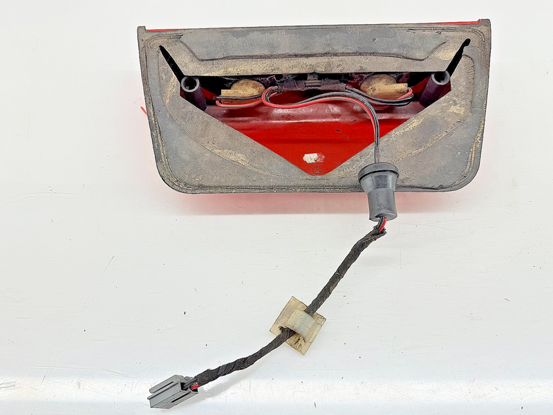 OEM 1987 - 1993 Ford Mustang Third Brake Light Assembly SAE-(2)U-86 MGC C64-39