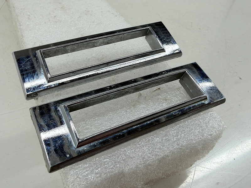 OEM 1969 GM Chevrolet Chevelle Front Rear Marker Lamp Bezel 3942749 E7-118