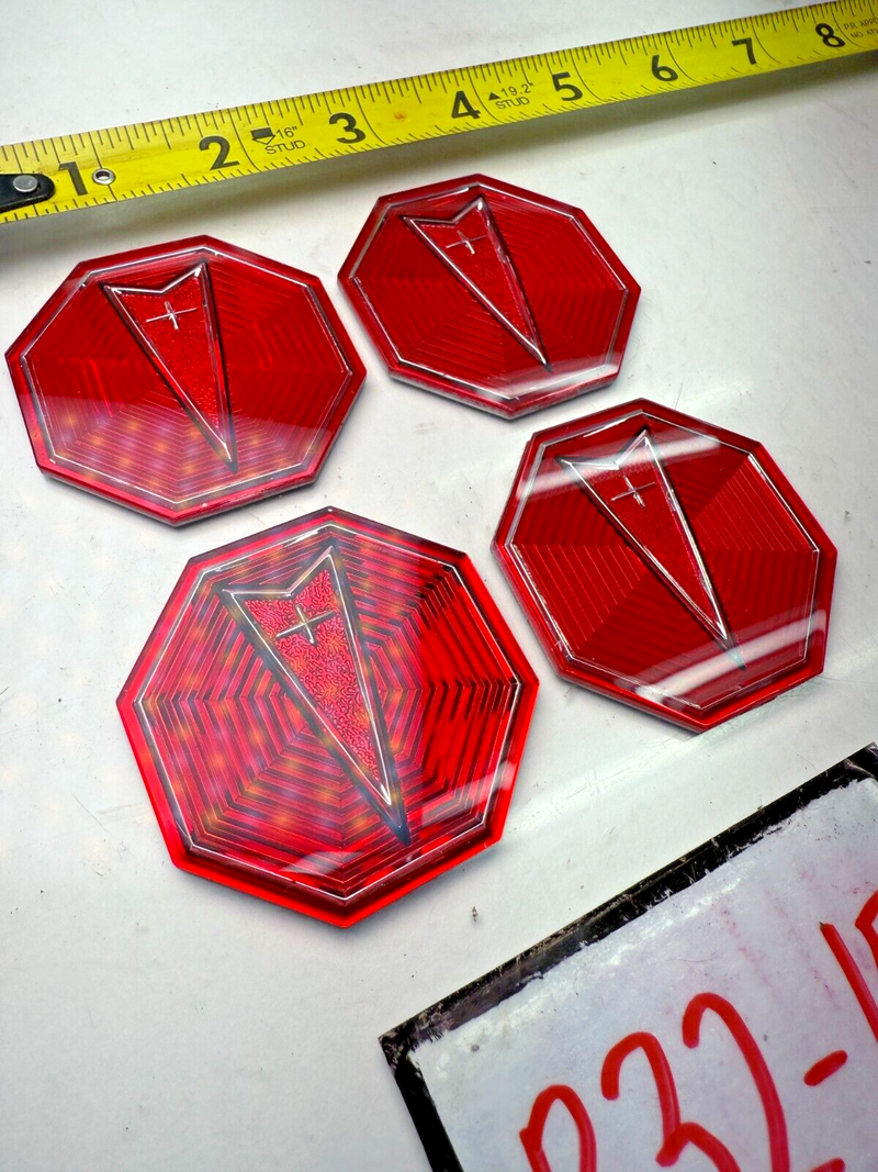 (1) NOS OEM Pontiac 1970s -80s Wheel Center Cap Rim Emblem Logo 10010282 B32-151