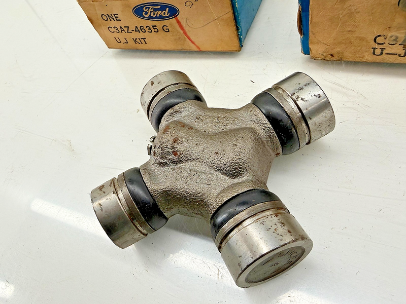(1) NOS 1963 - 1973 FORD Mercury Mustang V-8 U JOINT KIT C3AZ-4635-G C62-27
