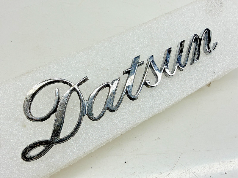 OEM 1970 - 1978 DATSUN SUNNY B110 1200 240Z 260Z 280Z TRUNK SCRIPT EMBLEM E9-116