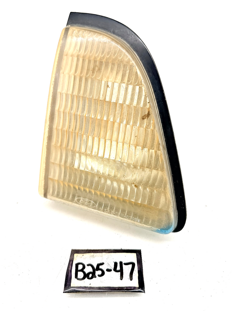 OEM 1987 - 1993 Ford Mustang Front RH Turn Signal Lamp Lens E7ZB-13215-AA B25-47