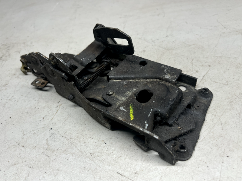 OEM 73-87 CHEVY GMC TRUCK SUBURBAN LH DOOR LATCH SYSTEM K5 C10 K10 U1A-B19-1