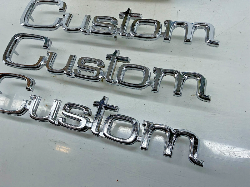 (1) NOS 1971 1972 Ford Galaxie LTD Body Side Emblem D1AZ-5442528 C56-19