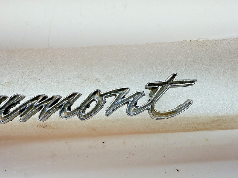 RARE VINTAGE ORIGINAL Beaumont Emblem E8-56