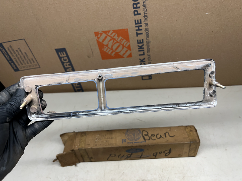 NOS 1972 1973 74 1975 1976 Ford Thunderbird RH FRONT SIDE MARKER LAMP BEZEL B26