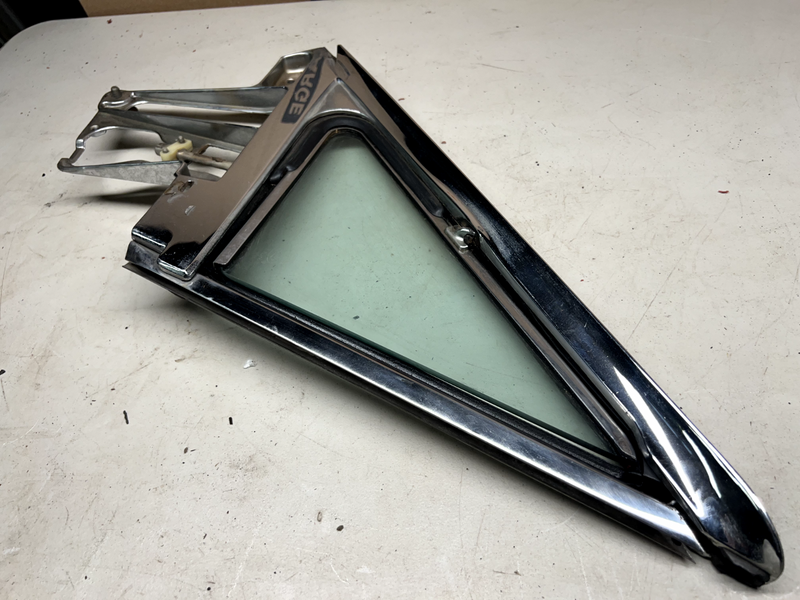 1964-1966 THUNDERBIRD WING VENT WINDOW GLASS PASSENGER RIGHT SIDE 64 65 66 U3B-7