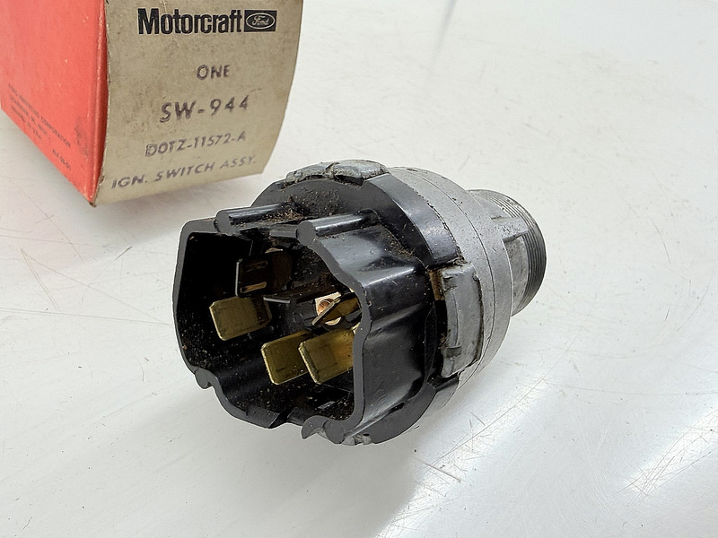 NOS 1970 - 1976 FORD F100 F250 F350 IGNITION SWITCH SW-944 D0TZ-11572-A C77-6