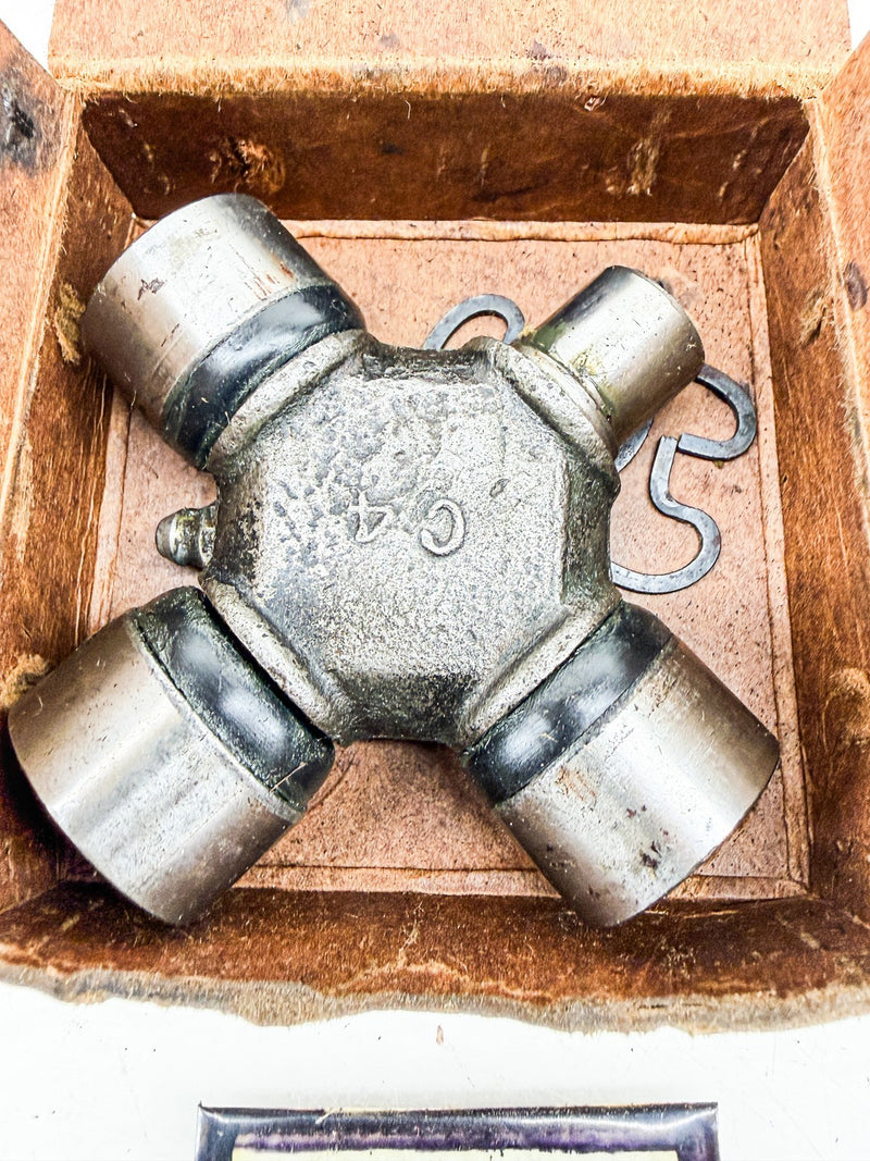 NOS 1950s 1960s PRECISION 1502 POWER TAKE OFF UNIVERSAL JOINT C78-64