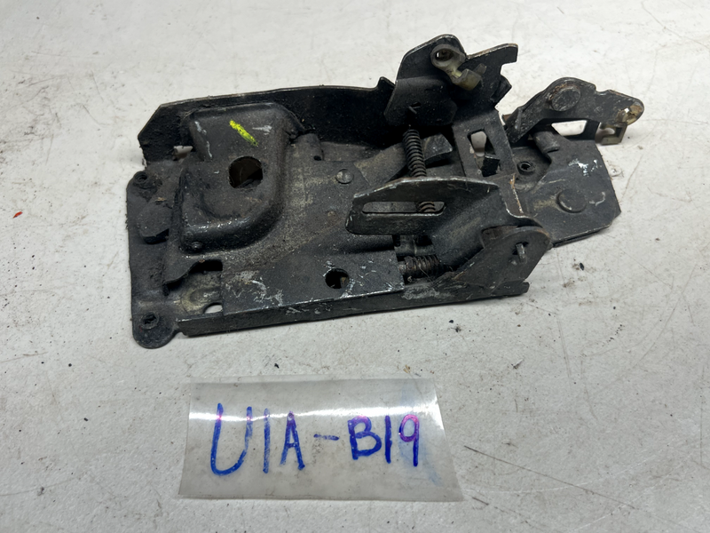 OEM 73-87 CHEVY GMC TRUCK SUBURBAN LH DOOR LATCH SYSTEM K5 C10 K10 U1A-B19-1