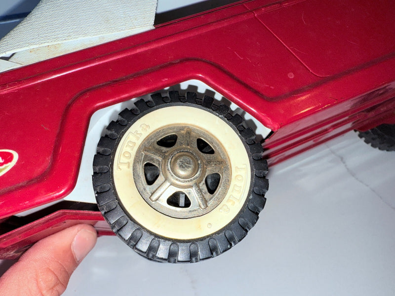VINTAGE ORIGINAL TONKA 1970 No. 2245 Red Jeepster Convertible Sedan - Jeep - HB1