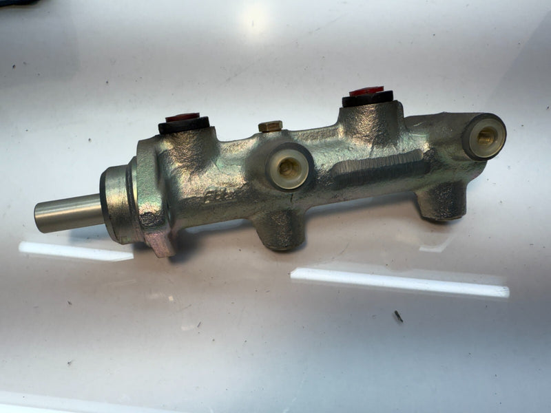 NOS Vw Scirocco Brake Master Cylinder Volkswagen 1987 8-valve Power Brake C13-22
