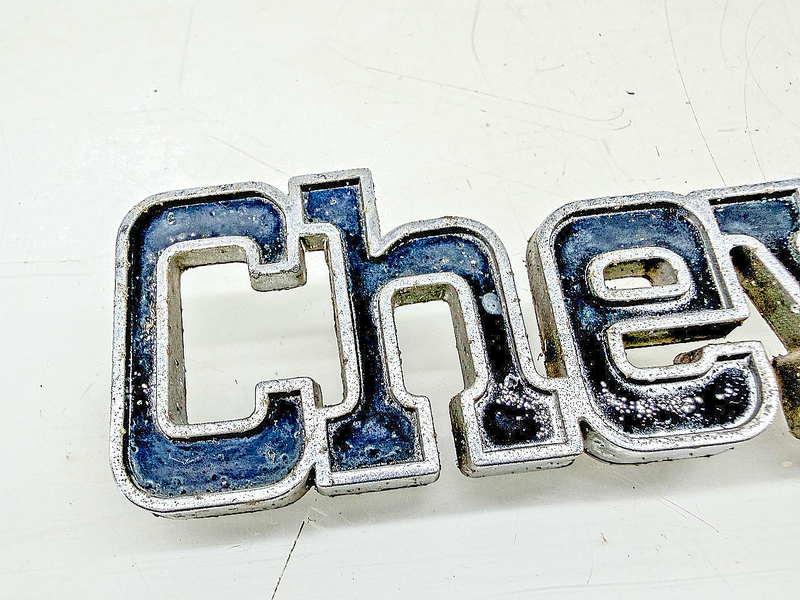 OEM 1981 - 1982 CHEVY VAN 10 G10 FENDER EMBLEM 363579 E10-5