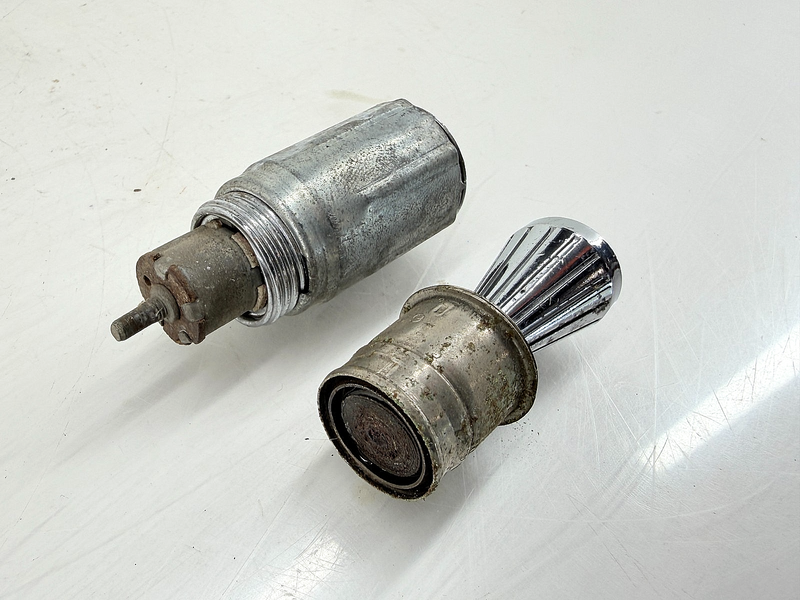 OEM 1961 1962 1963 CHEVROLET CORVETTE CIGARETTE LIGHTER SOCKET & RETAINER C67-78