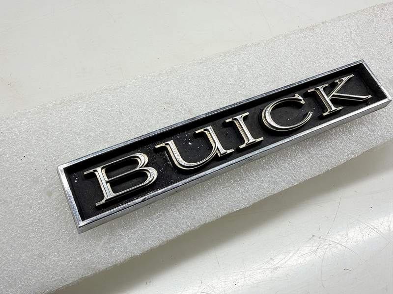 OEM 1968 - 1973 Buick Electra LeSabre Wildcat Emblem Badge  242104 E9-83