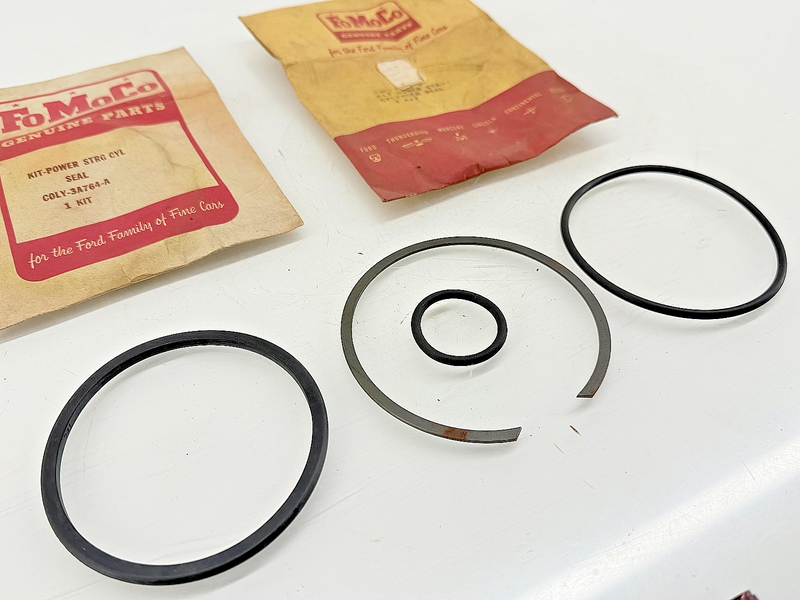 (1) NOS 1960 Lincoln Power Steering Valve Seal kit C0LY-3A650-A C62-58