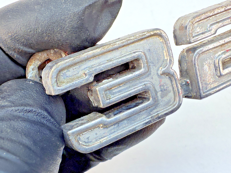 OEM GM 1969 Original Chevrolet Camaro 327 Emblem 3938667 B32-357