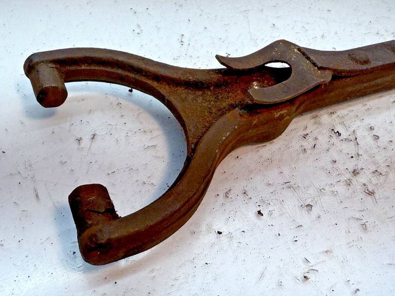 OEM GENUINE FORD CLUTCH FORK D9HT-7515-DA B44