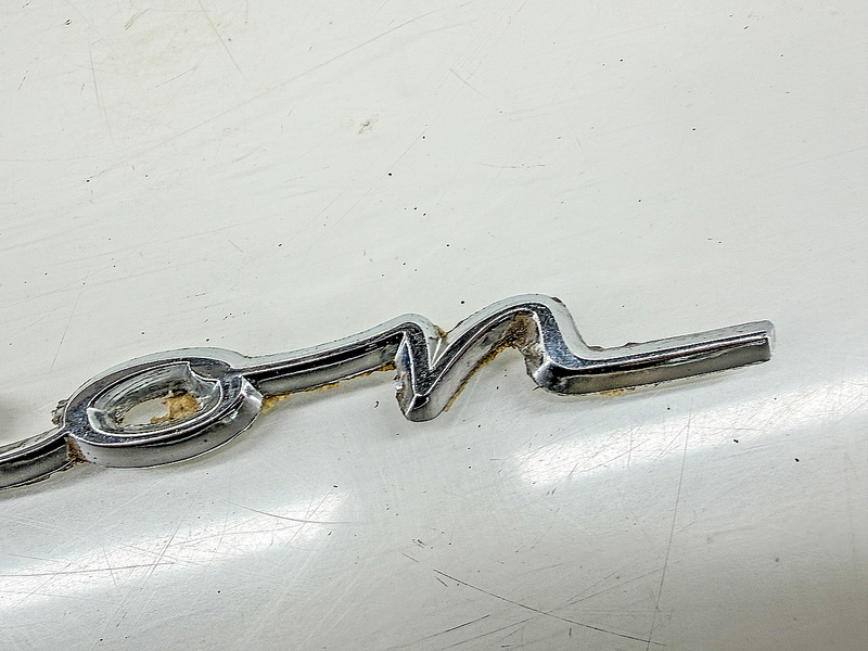 Vintage 1968 FORD FALCON FENDER SCRIPT EMBLEM C8DB-62291862-A E10-17