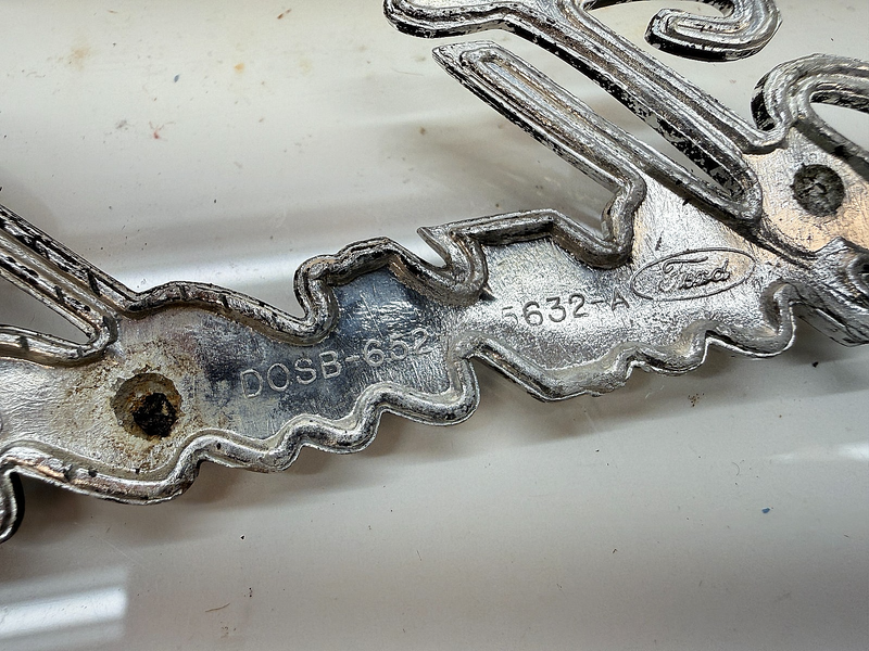 OEM 1970 FORD THUNDERBIRD 1/4 PANEL EMBLEM D0SB-6525632-A FOMOCO E8-52