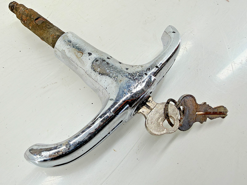 Vintage OEM GM 1946 1947 1948 Oldsmobile Trunk Handle w/ Keys C67-19