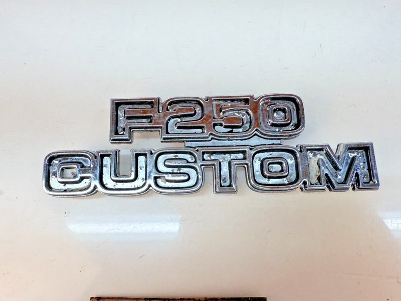 OEM 1973 -1979 F-250 CUSTOM Metal Front Fender Emblem Badge D7TB16702FWC B32-191