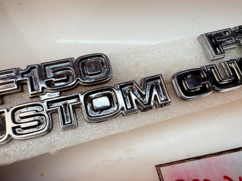 OEM 1973 -1979 F-150 CUSTOM Pair Front Fender Emblem Badge D7TB16702DWC B32-262