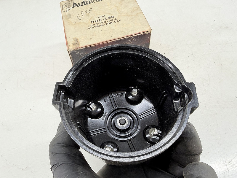 NOS AUTOLITE DHE-156 DISTRIBUTOR CAP D0RY-12106-A FORD 1600 4CYL C77-47
