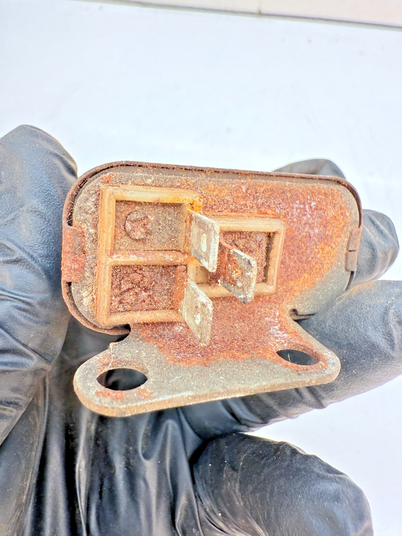 OEM 1957 - 1966 CADILLAC CHEVY CORVETTE IMPALA BELAIR HORN RELAY 1116920 E6-62