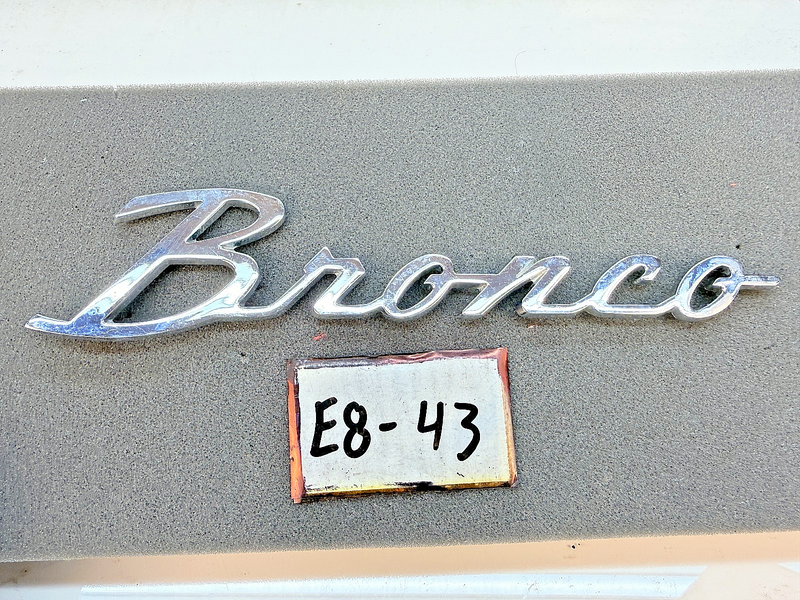 1966 - 1977 FORD CLASSIC BRONCO FENDER EMBLEM SCRIPT C7TB-16098-B E8-43