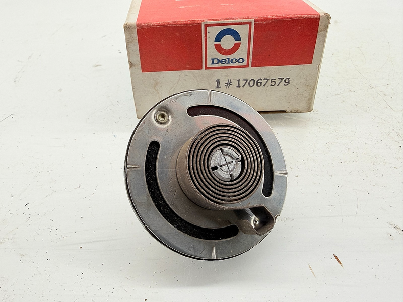NOS 1980 GM ROCHESTER DELCO STAT COVER & COIL 17067579 C64-19