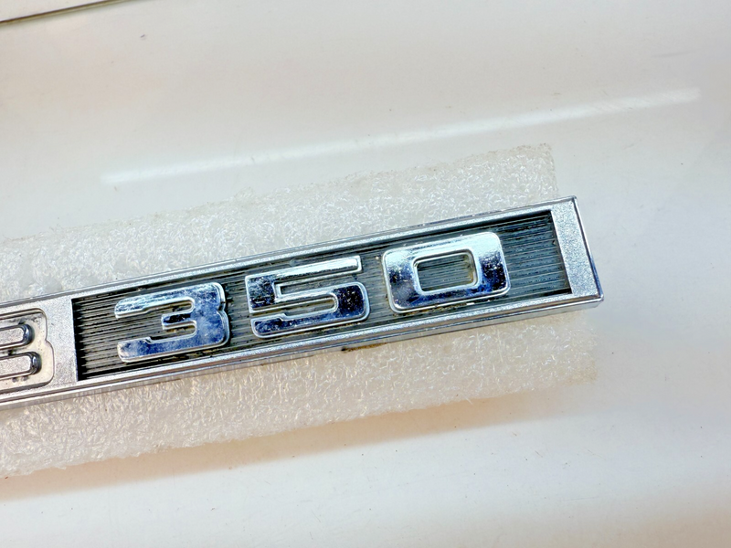 OEM Vintage 1969 - 1972 CHEVY TRUCK PAIR OF 8 350 FENDER EMBLEM 3950926 B32-258