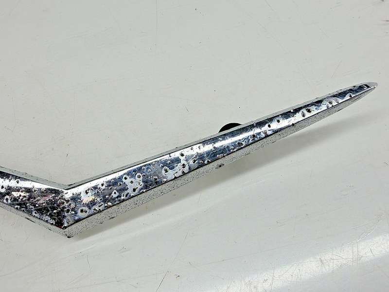 OEM 1960 Chevy Impala Bel Air Trunk V Emblem 3757503 E9-111