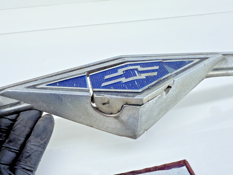 OEM 1966 1967 1968 1969 CHEVY Corvair Front Emblem Trim Molding 9706898 B45-34