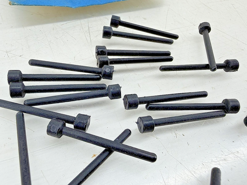 NOS 1960s - 1970s FORD PLASTIC PIN SET PKG OF 20 385350-S C76-159