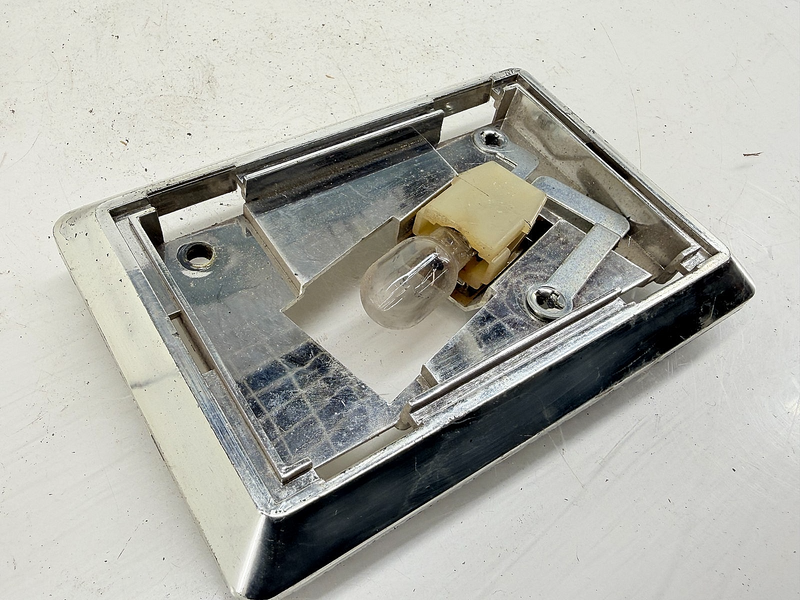 OEM 1979 - 1991 Ford Mustang Dome Light Base No Lens D9AB-13776-AC C65-15
