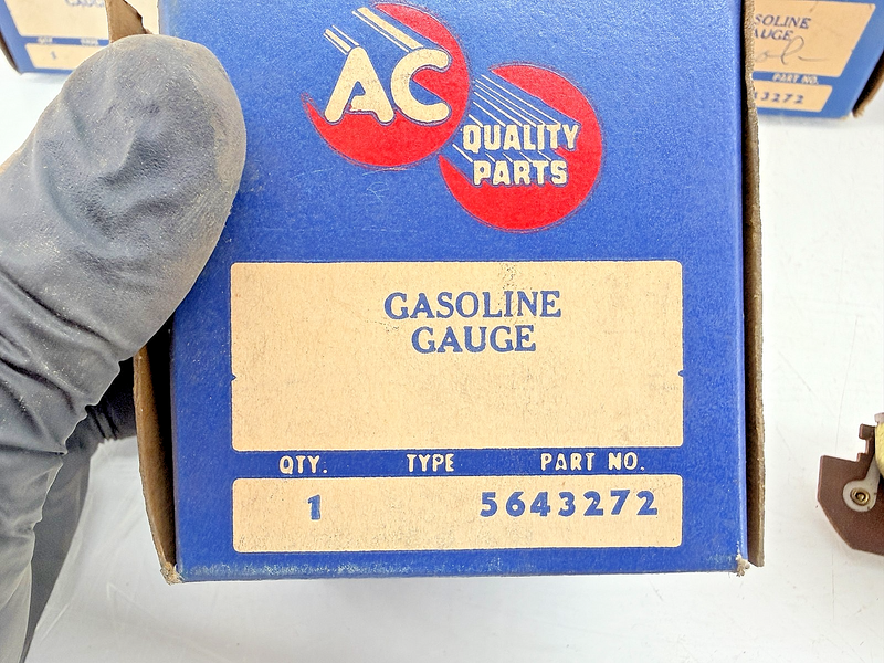 (1) NOS 1959 1960 Chevy Impala El Camino BelAir Gasoline Gauge 5643272 C70-13