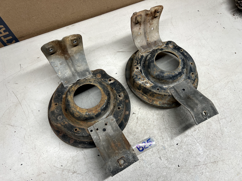 1960 GM Impala BelAir Biscayne Headlight Bucket Mounting Bracket El Camino B25-4