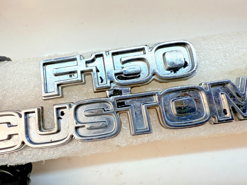 OEM 1973 -1979 F-150 CUSTOM Pair Front Fender Emblem Badge D7TB16702DWC B32-298