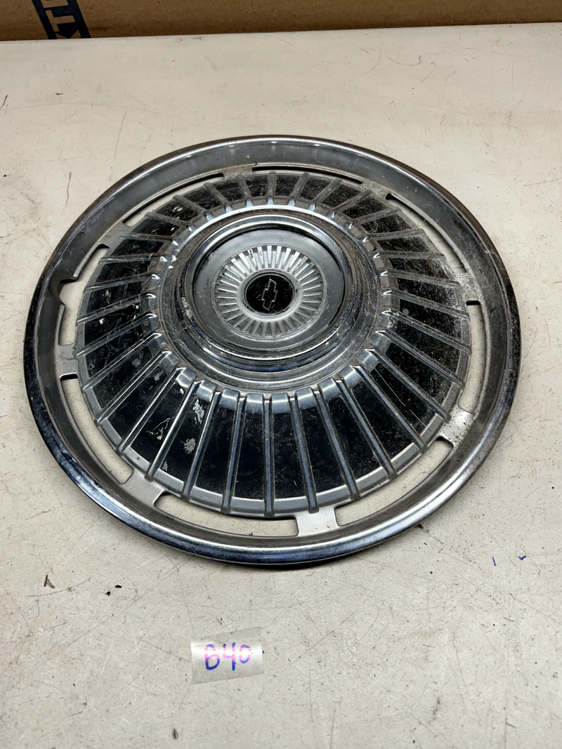 OEM GM 1964 Chevrolet Chevelle Malibu 14" Hubcap Wheel Center 64 B40-10